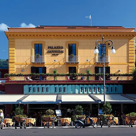 Guest house Palazzo Jannuzzi Relais 4*
